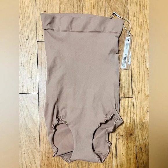 SKIMS Everyday Sculpt HIGH-WAISTED BRIEF in Sienna - Picture 5 of 6